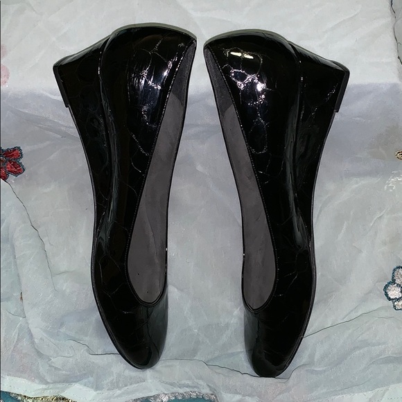 Stuart Weizman patent leather wedge pumps - Picture 6 of 8